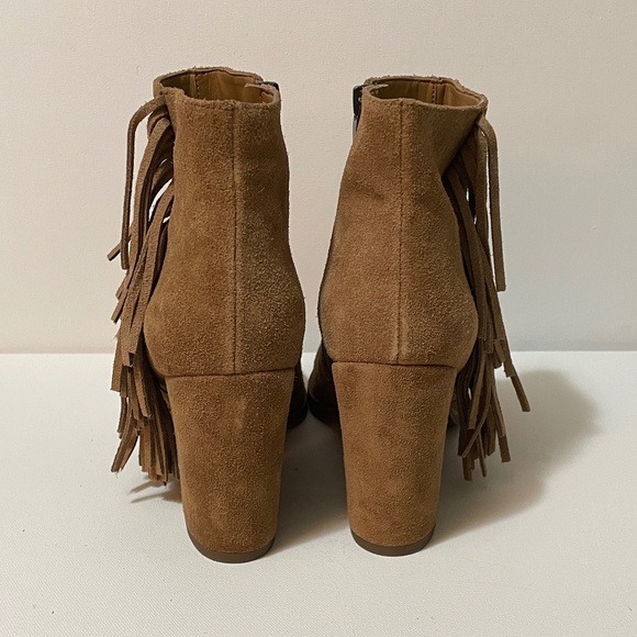 EUC Women's Size 8 Via Spiga Cognac (Tan) Suede Fringe Ankle Boots - Picture 6 of 6